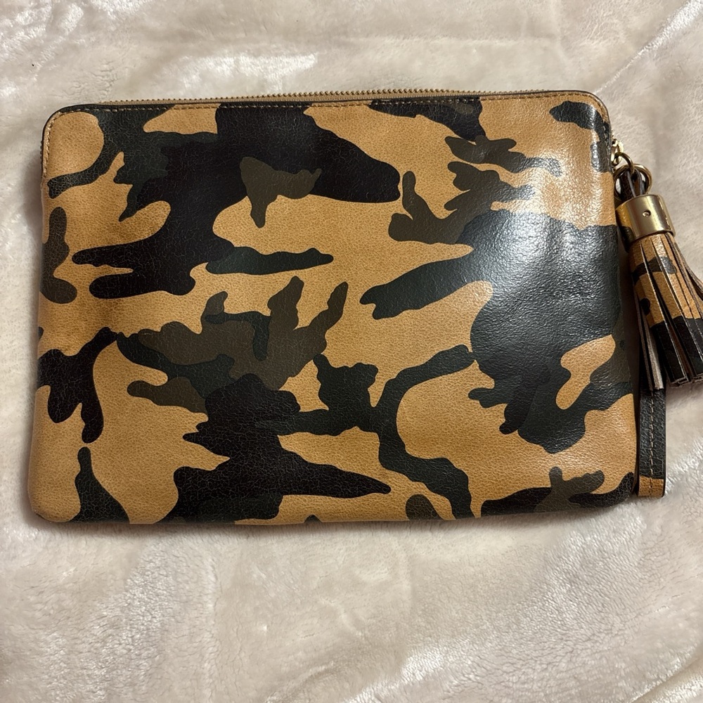 G.I.L.I. Camouflage Leather Women's Clutch